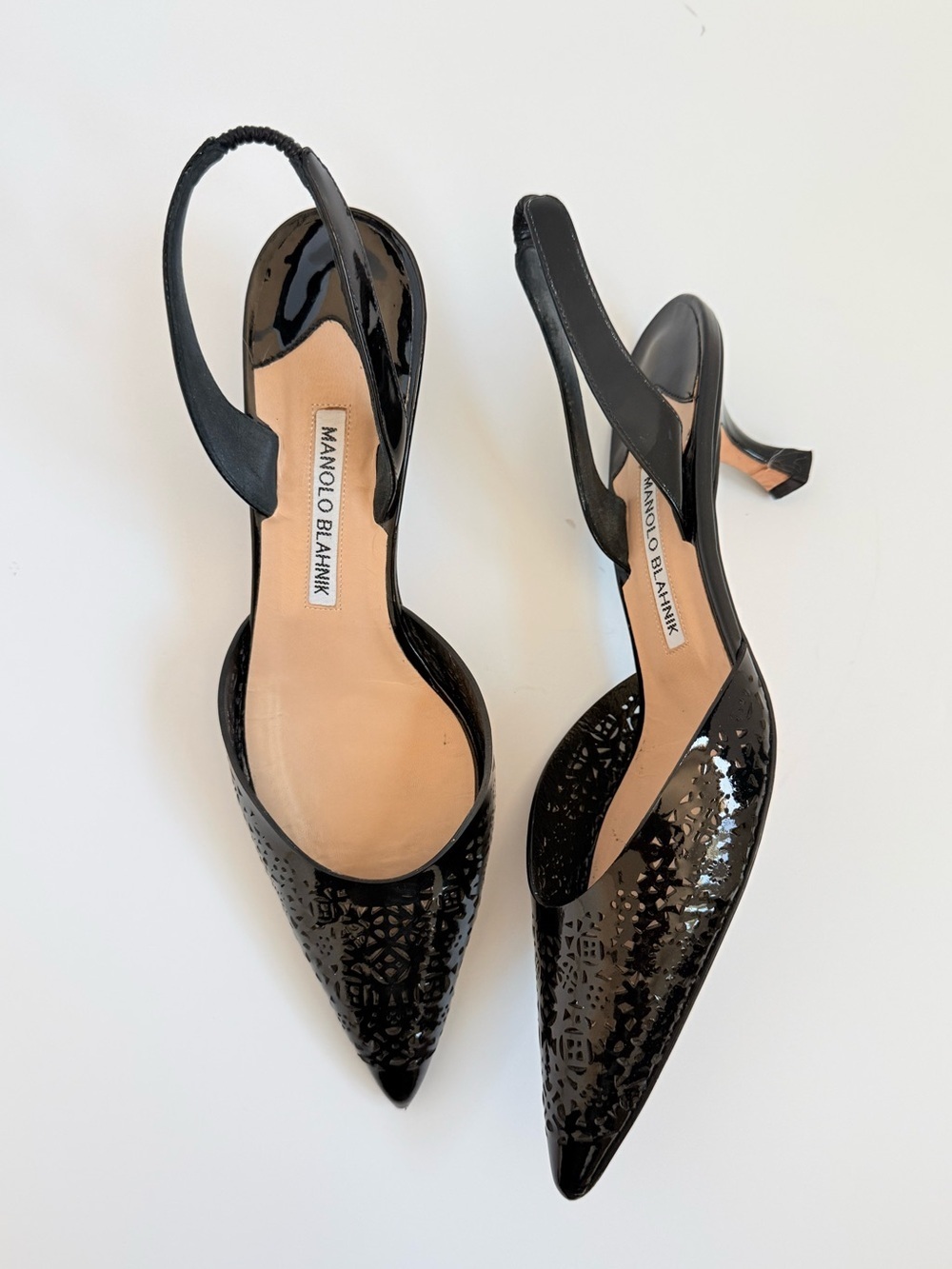 Manolo Blahnik Carolyne Laser Cut Patent Slingback Black Kitten Pumps 38.5